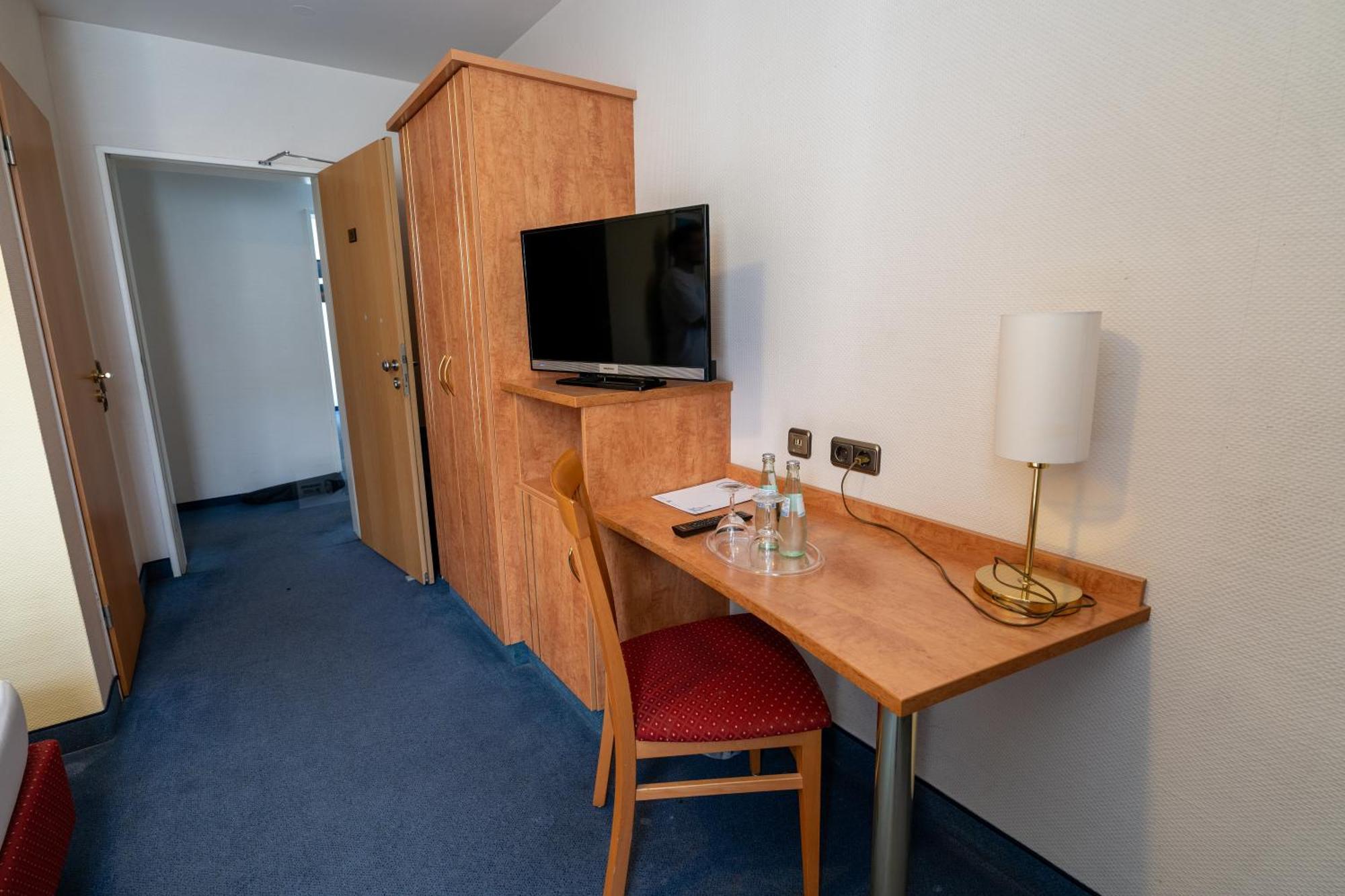 Airport Business Hotel Koeln Bagian luar foto